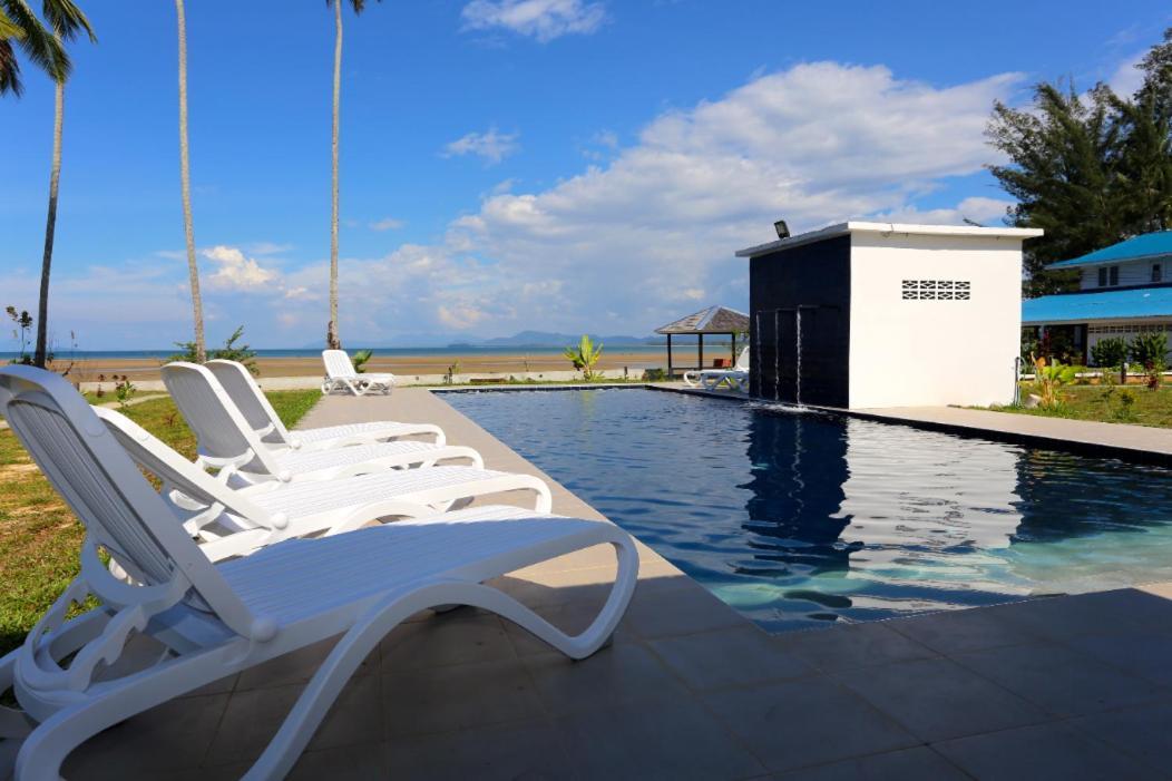 Rafflesia Resort Lundu Exterior photo