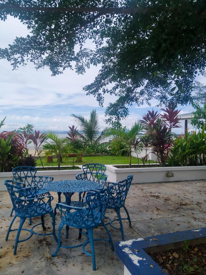 Rafflesia Resort Lundu Exterior photo